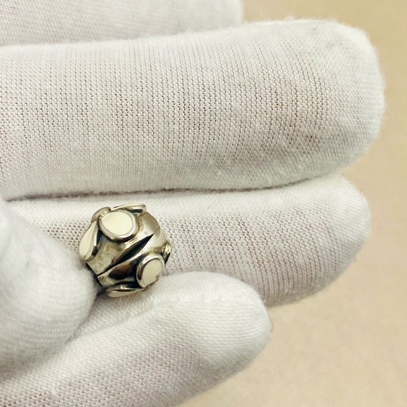 EUC Pandora 791259EN12 Sterling Silver Darling Daisies Clip w/ White Enamel - Picture 5 of 9